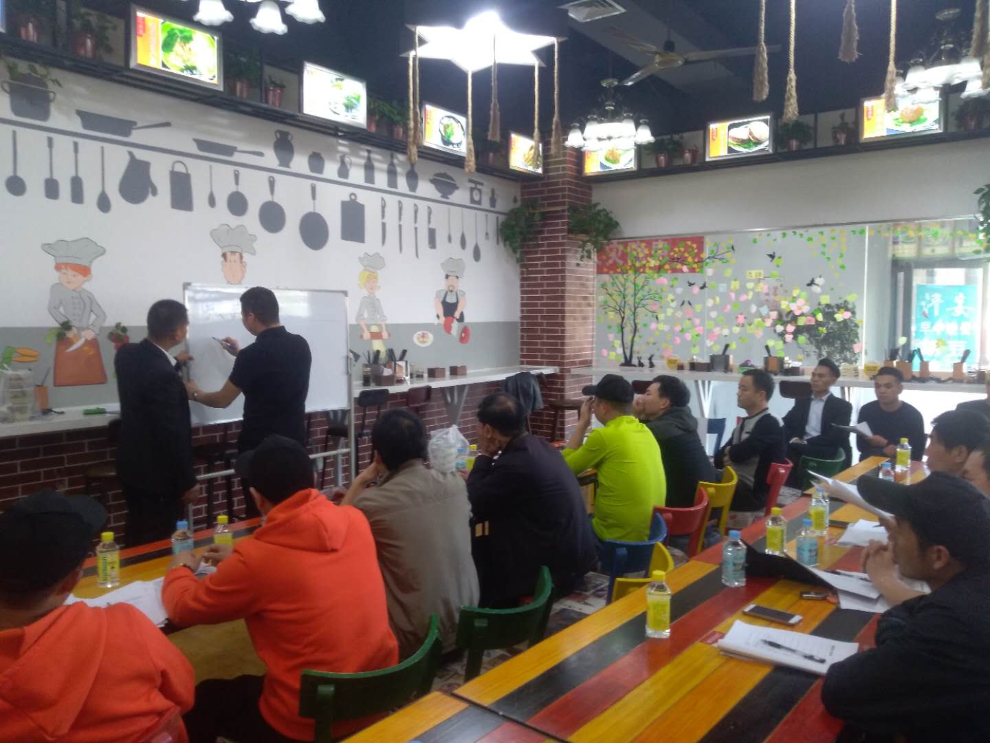 高老辈餐饮2018郑州区域加盟商内训！新品培训、标准化统一、公司理念加固！ 