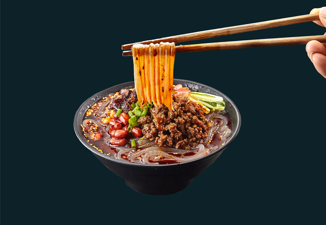 著名歌手张家成参观品尝.高老辈老母鸡汤米线